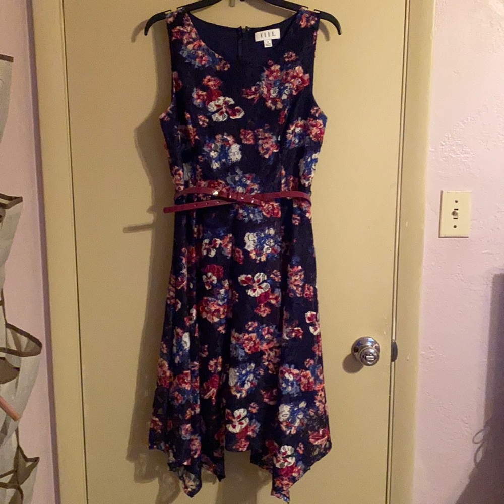ELLE Dress with belt -Size M
